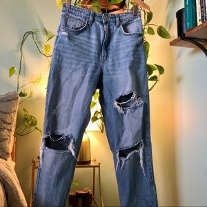 ZARA DISTRESSED JEANS SIZE 26 💙👖🦋